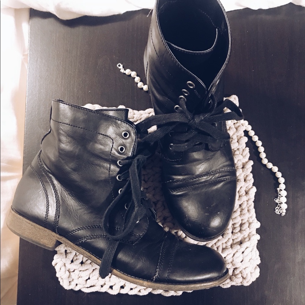 Combat boots